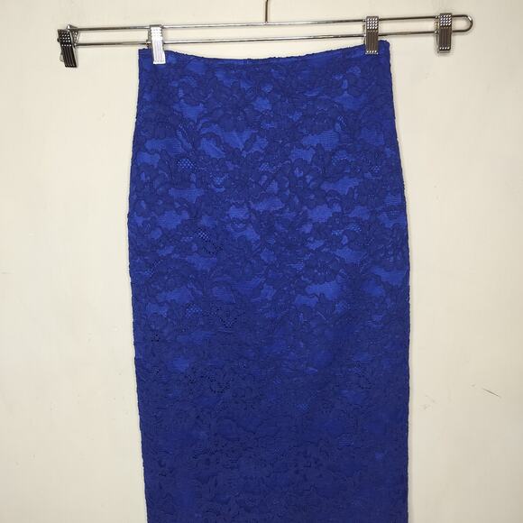 Nicole Miller Artelier Floral Lace Pencil Skirt - Picture 2 of 9
